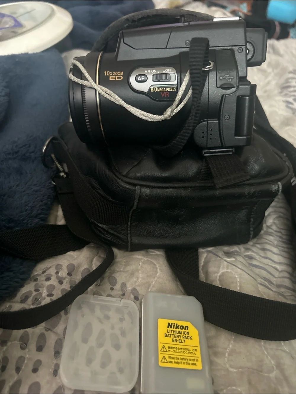 Nikon Black DSLR Camera with Lens - Compact Photography Kit